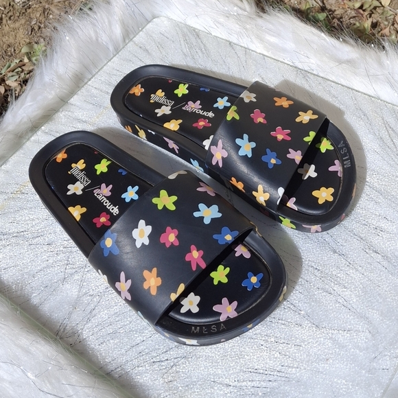 Melissa x Larroude Black Multicolored Floral Motif Rubber Slip-On Slides Size 7 - Picture 9 of 16